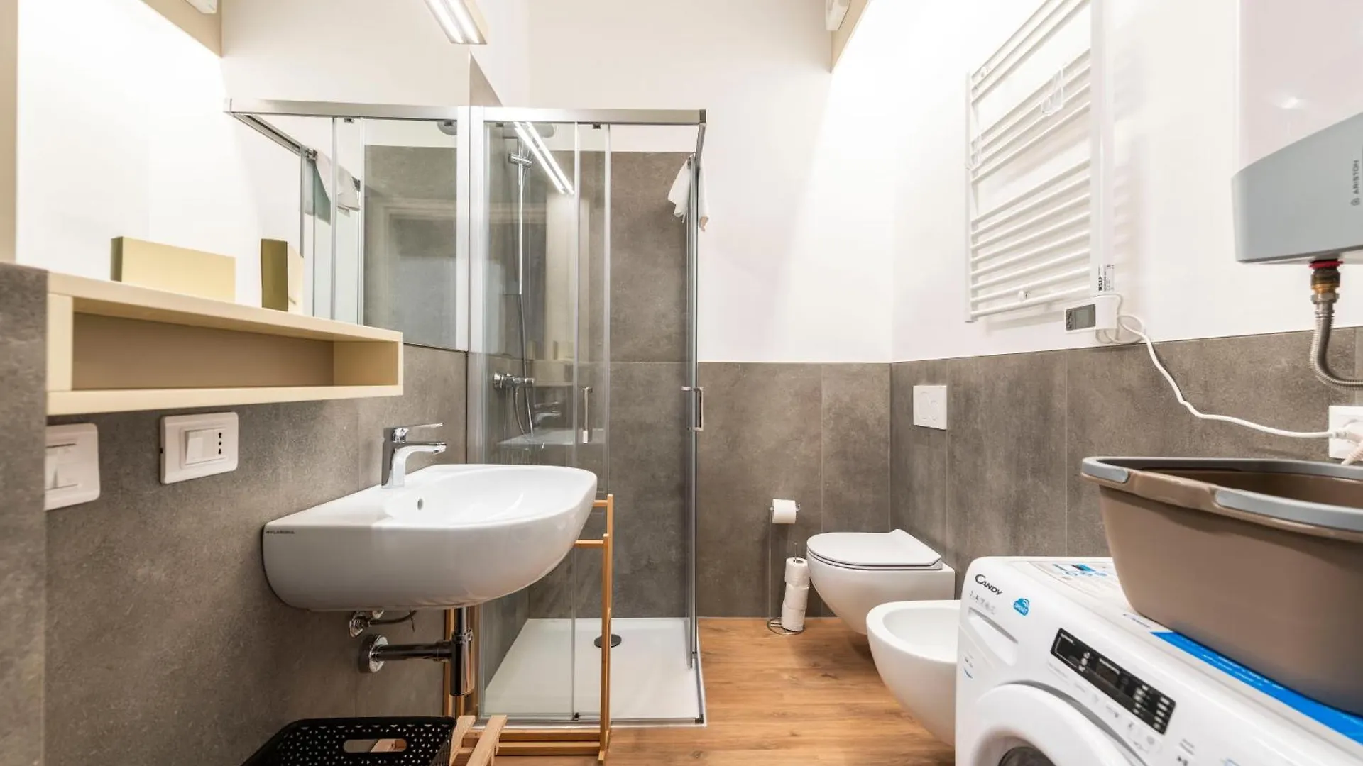 Three Balconies Apartment فيرونا